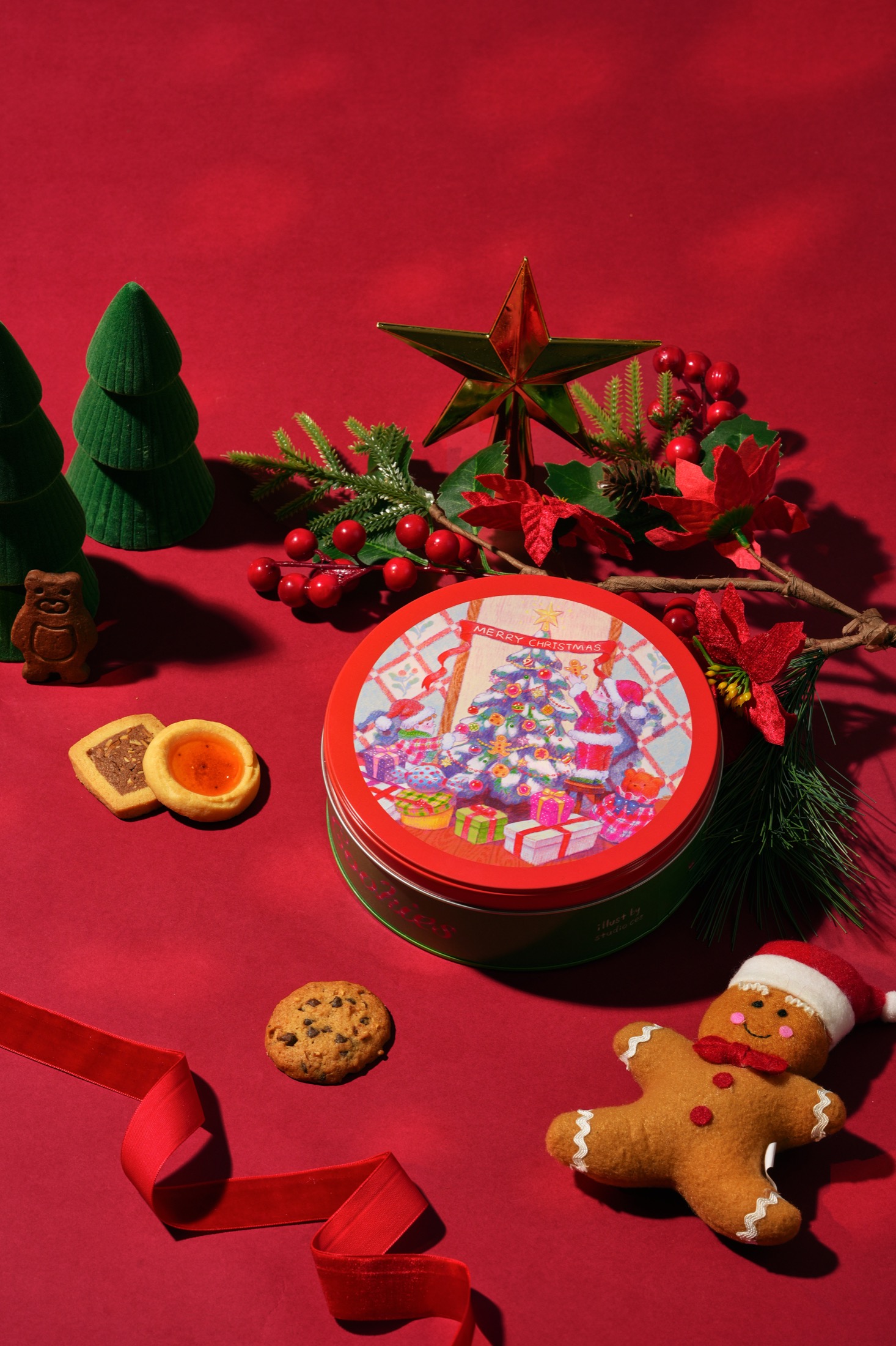 Round Grains Cookie tin packaging and cookies.